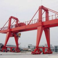 丹陽(yáng)門式起重機(jī)。龍門吊