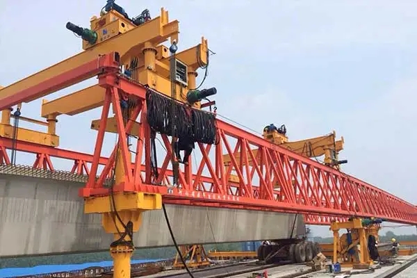 成都起重機(jī)，成都起重設(shè)備，架橋機(jī)